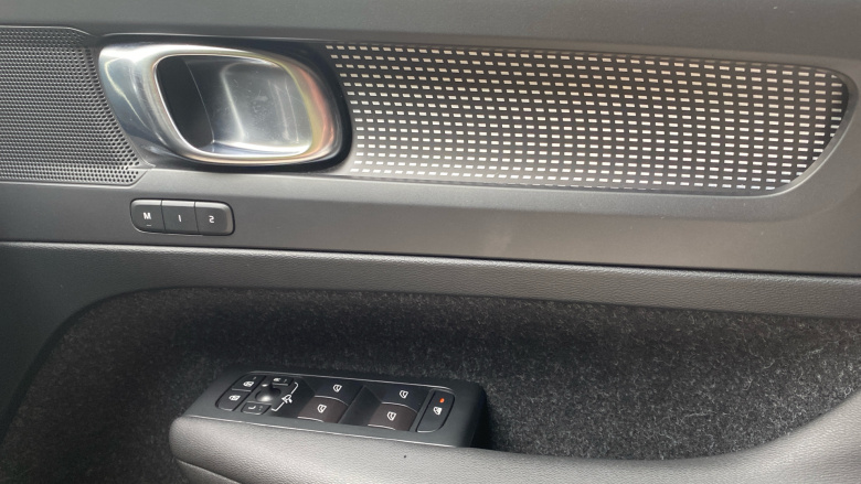 Volvo Xc40 2.0 T5 R DESIGN 5dr AWD Geartronic Petrol Estate